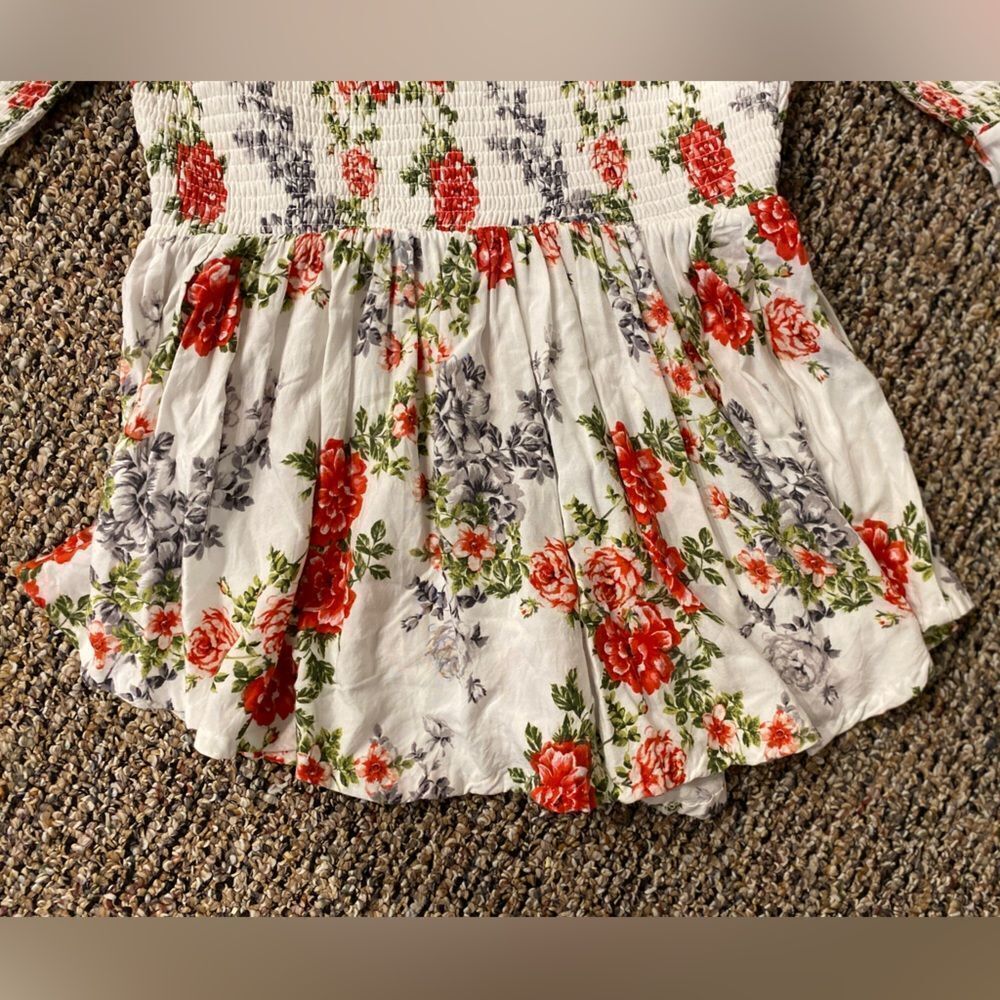 Torrid Scrunchie/floral/ditzy /flirty off shoulder flare sleeves top - Picture 5 of 9